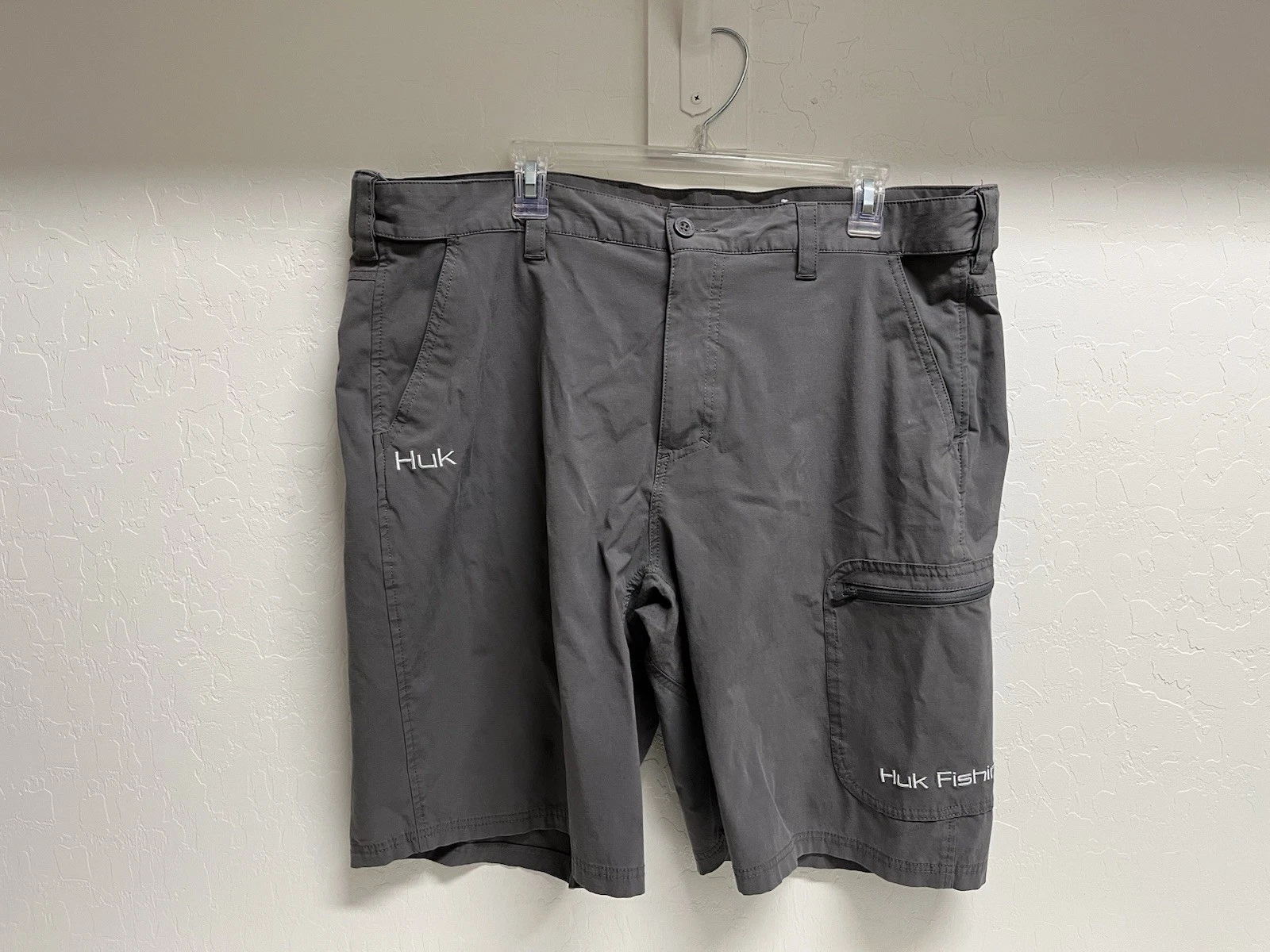 Huk Fishing Next Level 10” Inseam Shorts Size XXL Gray Cargo Quick Dry