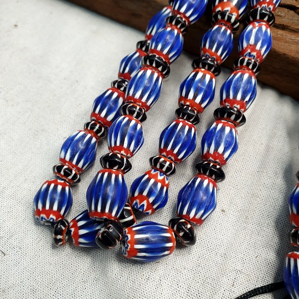 Cuentas Chevron AA Vintage AZUL Cuentas Africanas Venecianas Hilo Largo Foto 2 de 4
