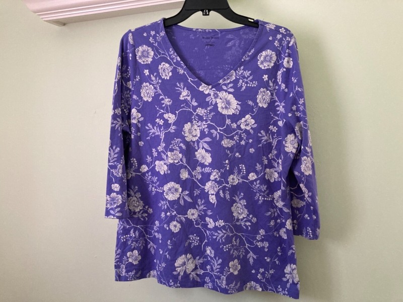 LADIES TOP-size Large-Studio Works brand-blue & white colors-floral design-Nice!