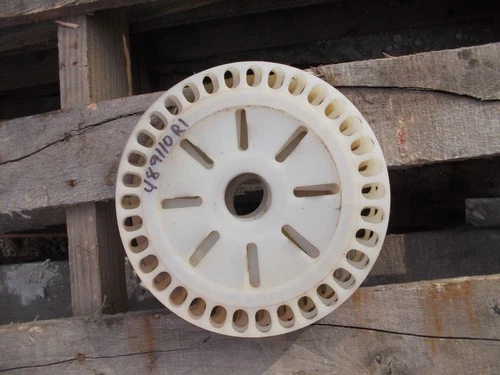 1) McCormick Farmall IH Planter ORIGINAL seed Plastic plate 489110R1