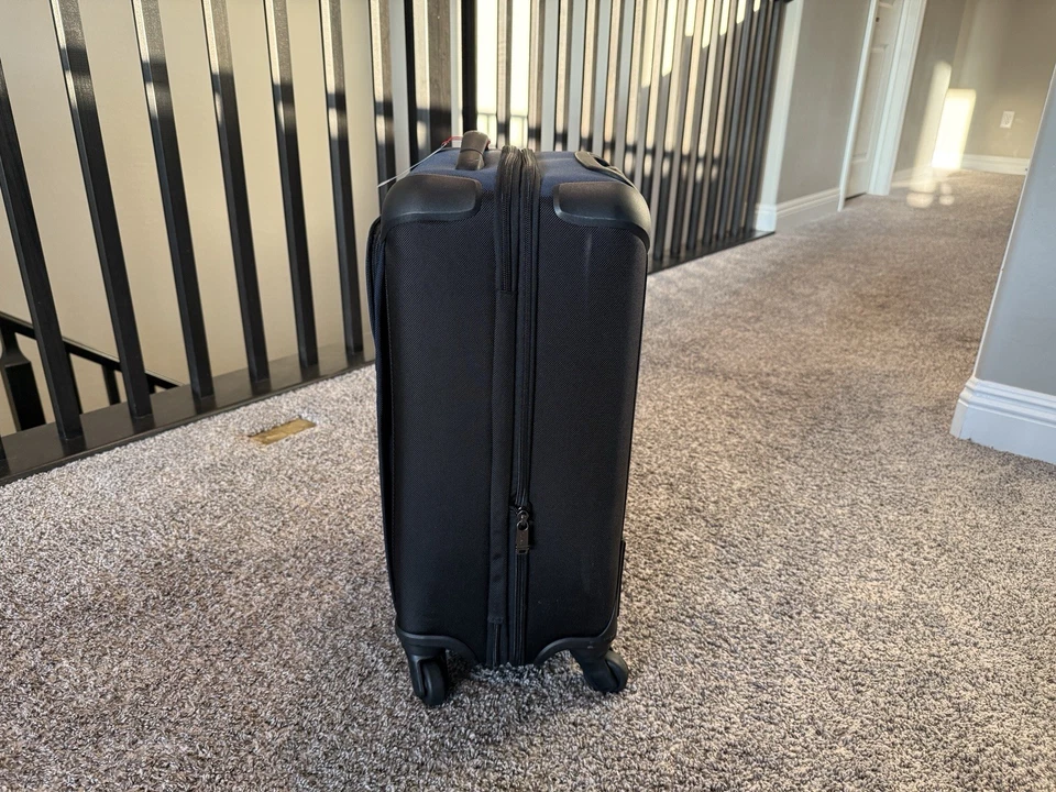 NWT Tumi Gen 4.2 Navy & Black International Expandable 4 Wheel Carry On ($775) - Image 4 of 4