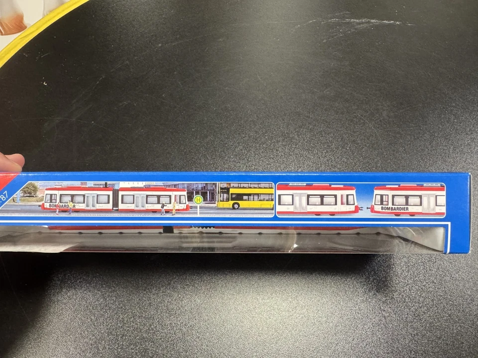 SIKU 1895 - modellino 1:87 - TRAM BOMBARDIER ROSSO/BIANCO - NUOVO - SIGILLATO - Immagine 4 di 4