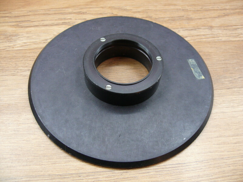 Embout plastique rond pour tube diam. EXTÉRIEUR 60 mm avec trou fileté