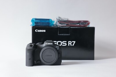 Canon EOS R7 Body, 0% Auslösungen. Wie NEU. Vom Händler