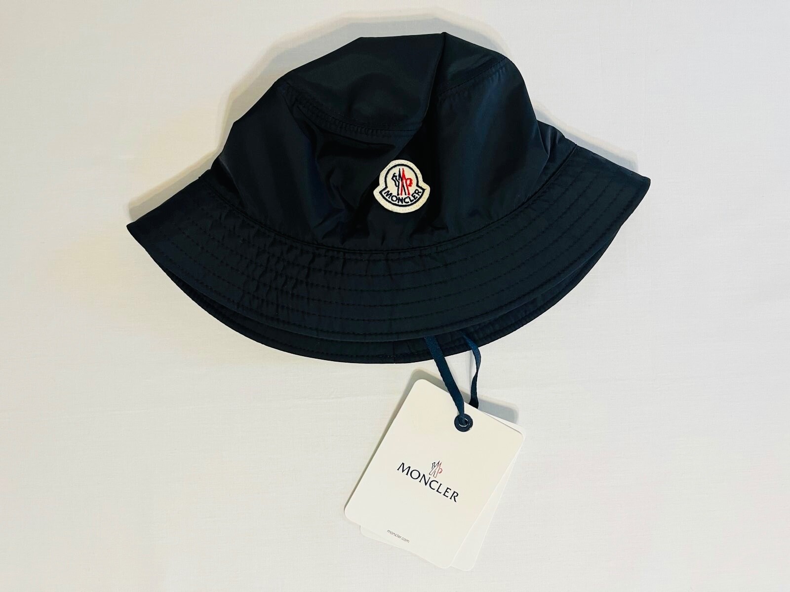 10 Migliori Cappelli Moncler Uomo per Stile e Comfort 37 Cappello Bucket Moncler