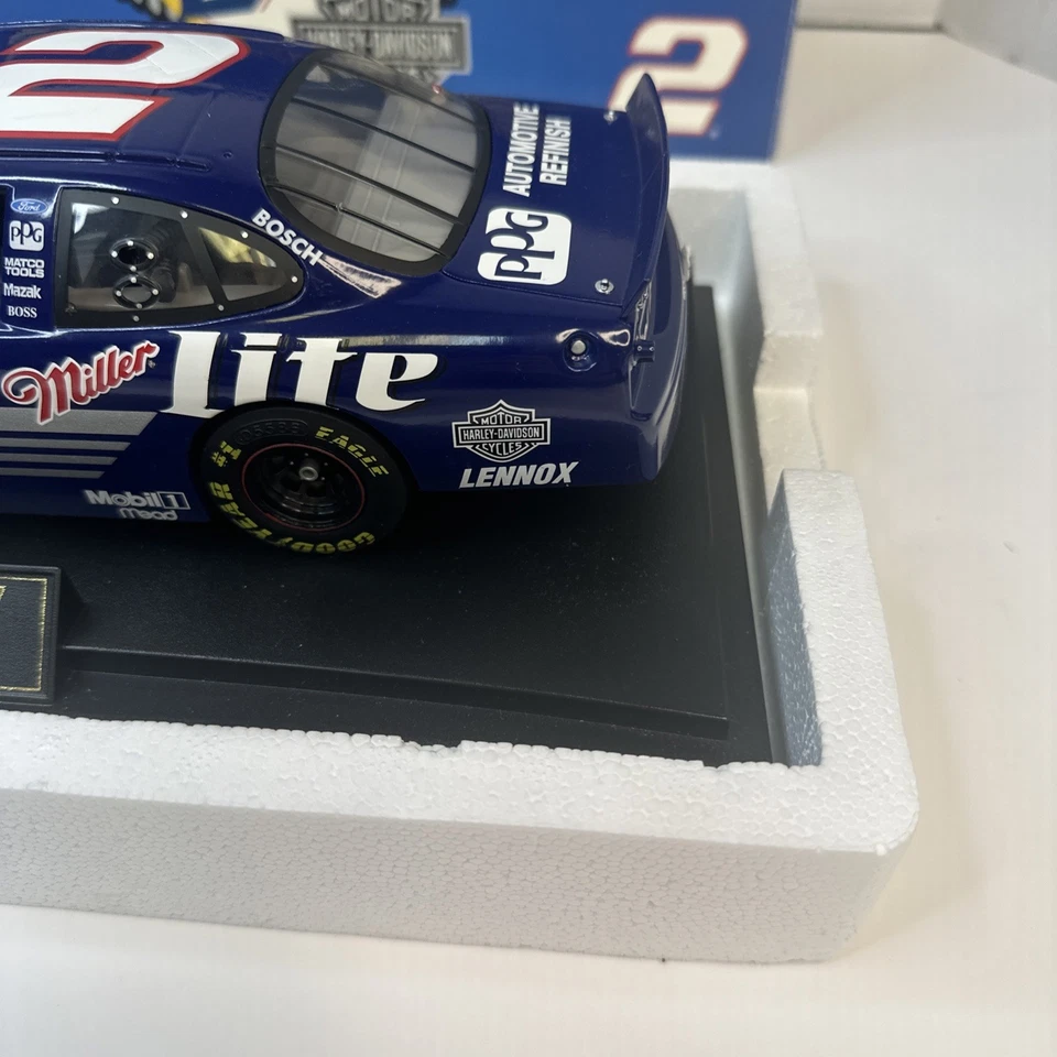 1999 Rusty Wallace #2 Miller Lite Harley Davidson 1:18 Revell NASCAR Diecast - Imagem 3 de 4
