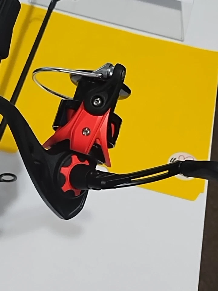 Vara de pesca giratória Lew's Mach 6'6" média 4-12 lb e molinete LZRP30 - Imagem 4 de 4