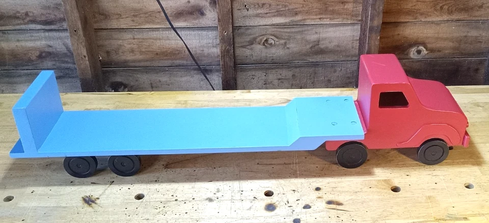 Estantería de semi camión Pottery Barn para niños Foto 2 de 4