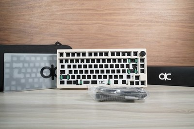 Qwertykeys QK75 Mechanical Keyboard - milky white w/ hotswap board fr4 plate