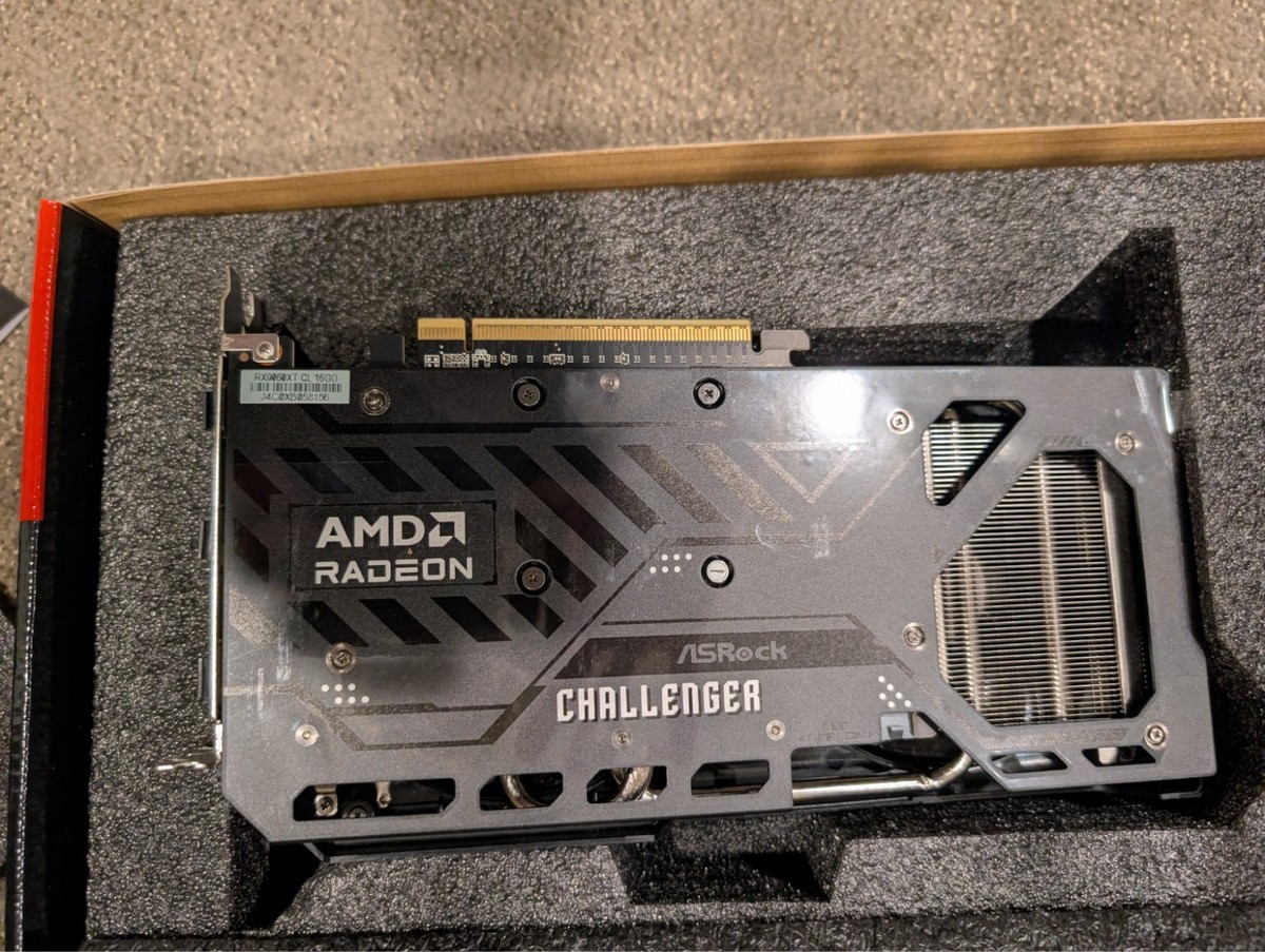 グラフィックボード・グラボ・ビデオカード ASRock Radeon RX 9060 XT CHALLENGER 16GB ASRock Challenger Radeon RX 9060 XT Graphics Card RX9060XT
