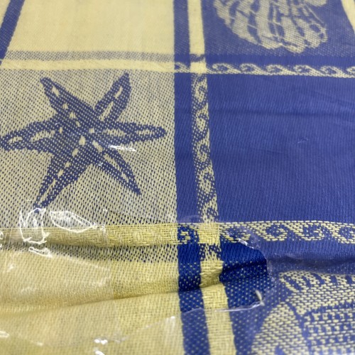Mantel Cotton Park Cottage "BY THE SEA" Azul y Amarillo 70" REDONDO NUEVO EN PAQUETE - Imagen 3 de 6