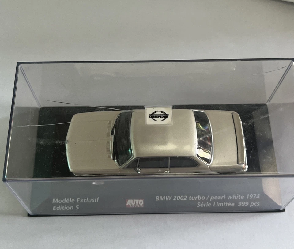 Minichamps 1:43 BMW 2002 Turbo 1974 Pearl White Diecast Model Car Collectible - Photo 3/4