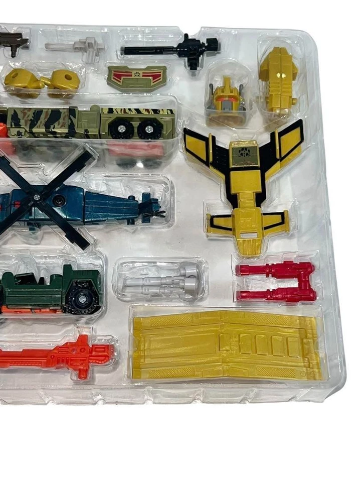 D-011 Destronger Combat Specialist Baldigas Transformers Car Robot Takara Tomy - Image 4 of 4