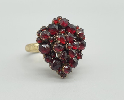 Antiker viktorianischer böhmischer Granat eleganter Ring 9 kt Gelbgold Schaft UK N 1/2 6,3 g