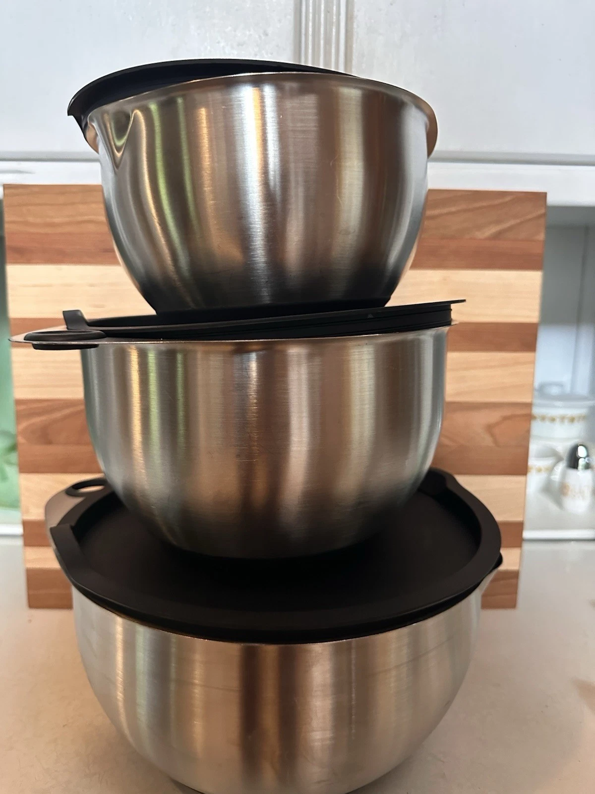 Set of 3 Pampered Chef Stainless Steel Mixing Bowls with Lids - 2, 4, 6L
Opens in a new window or ta