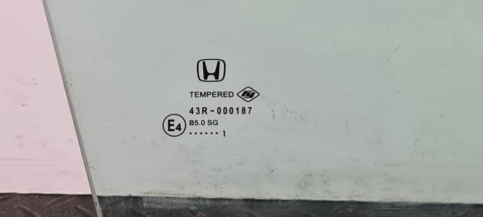 Honda CR-V MK5 (RT68) 2021 SUV Right Front Door Drop Glass 73300TNYG01 - Image 2 of 4