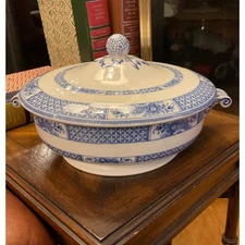 Hankin, English Pottery, Blue Garland Lidded Bowl