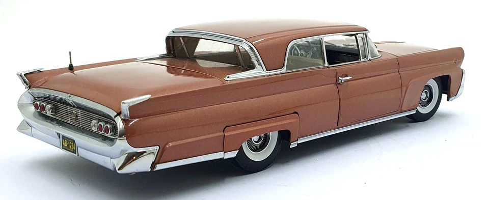 Lincoln Continental Mark III techo rígido Sun Star escala 1/18 diecast 4713 - 1958 Foto 2 de 4