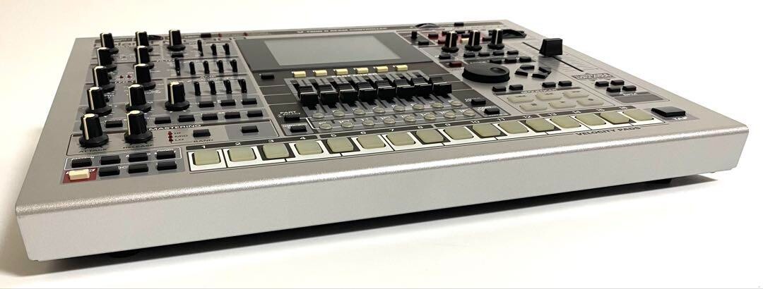 DTM・DAW Roland MC-909 Sampling Groovebox Roland MC909 64-Voice Sampling Groovebox | zZounds