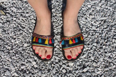Sandales Cuir Noir - Été Femme - Lanières & Pompons - Confort Tong - Du 35 au 43 - Photo 1/2