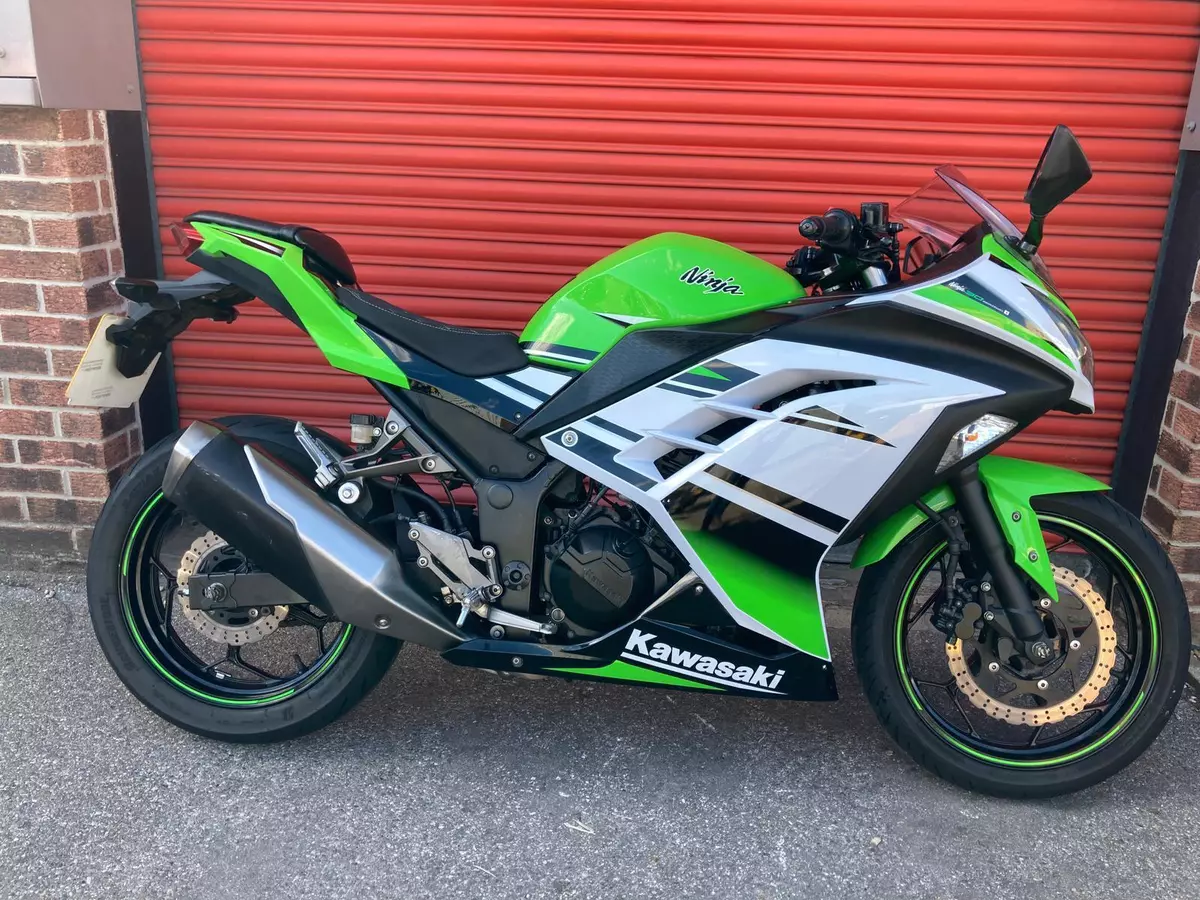 KAWASAKI NINJA 300 ANNIVERSARY MODEL 8 000 MILES A2 LICENCE