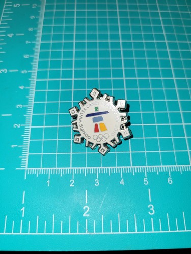 2010 VANCOUVER OLYMPIC Snowflake WINTER GAMES SOUVENIR LAPEL PIN HAT - Picture 2 of 8