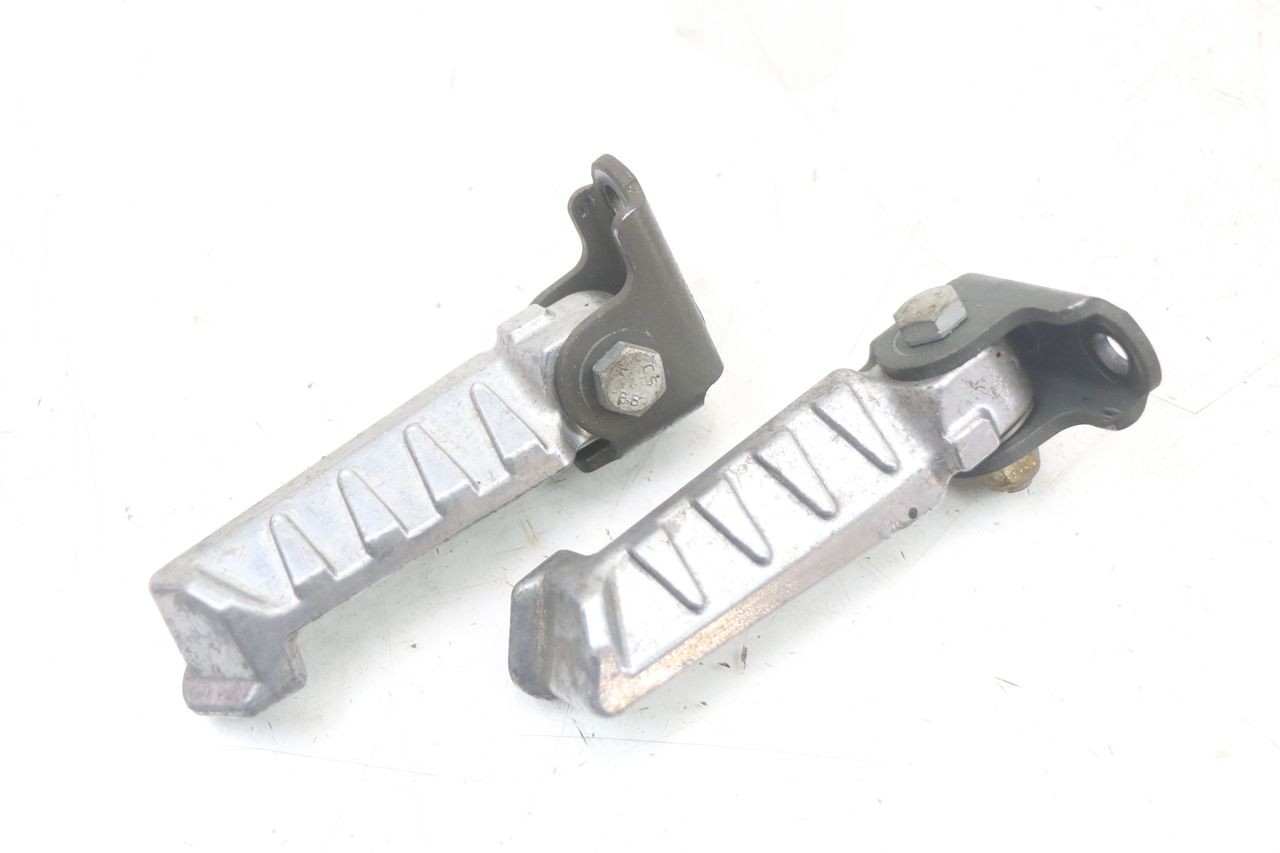 PAR DE APOYAPIÉS TRASEROS - PEUGEOT LUDIX 50 (2005 - 2007)