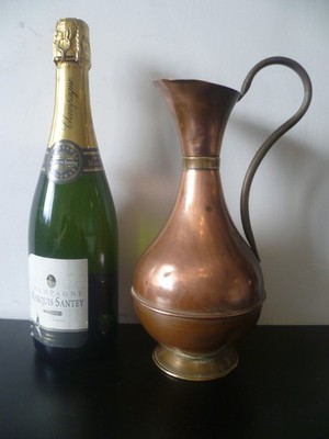 Ein alter großer Wasserkrug aus Kupfer & Messing. Vintage Topf Bauch Kupfer Ale Krug
