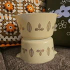 vintage Pyrex set of 2  gold leaves 473 1 qt bowls no lids