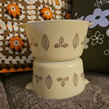 vintage Pyrex set of 2  gold leaves 473 1 qt bowls no lids