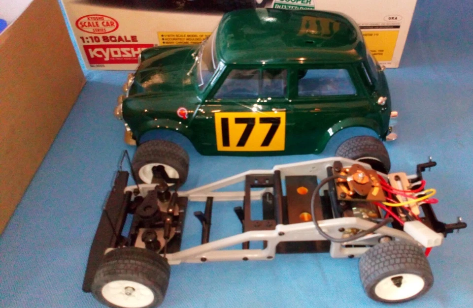 Kyosho 1/10 MINI COOPER R/C No. 3055 + No.3056 Rare Painted Body ©1991 N.I.B - Photo 4/4