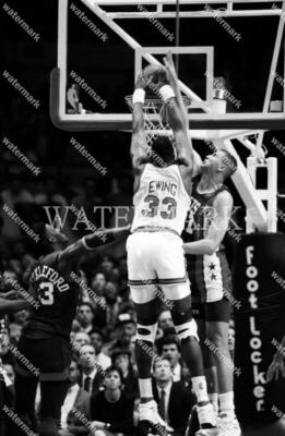 GJ18 Patrick Ewing Knicks Dunk Basketball 8x10 11x14 16x20 Photo