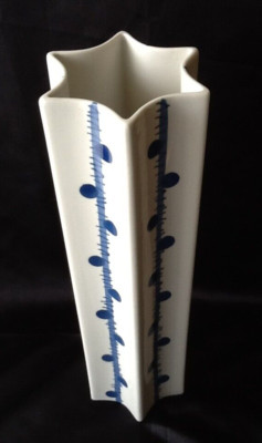 Sgrafo Modern Entwurf von Peter Müller Handgemalte Sternform 37cm Vase groß Rare