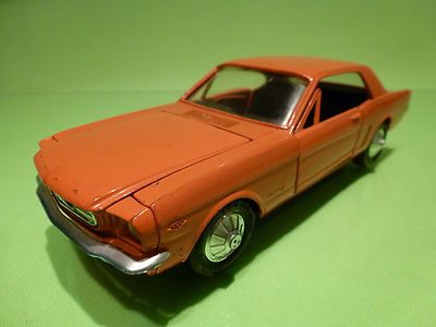 ERTL10027  FORD MUSTANG 64½ - ORANGE  1:24 - RARE SELTEN - GOOD CONDITION 