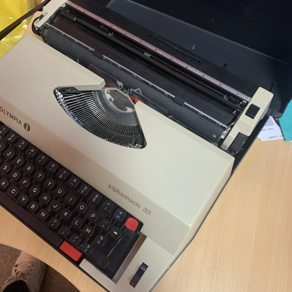 Machine À Écrire Olympia Alphamatic 33 - Photo 4/4