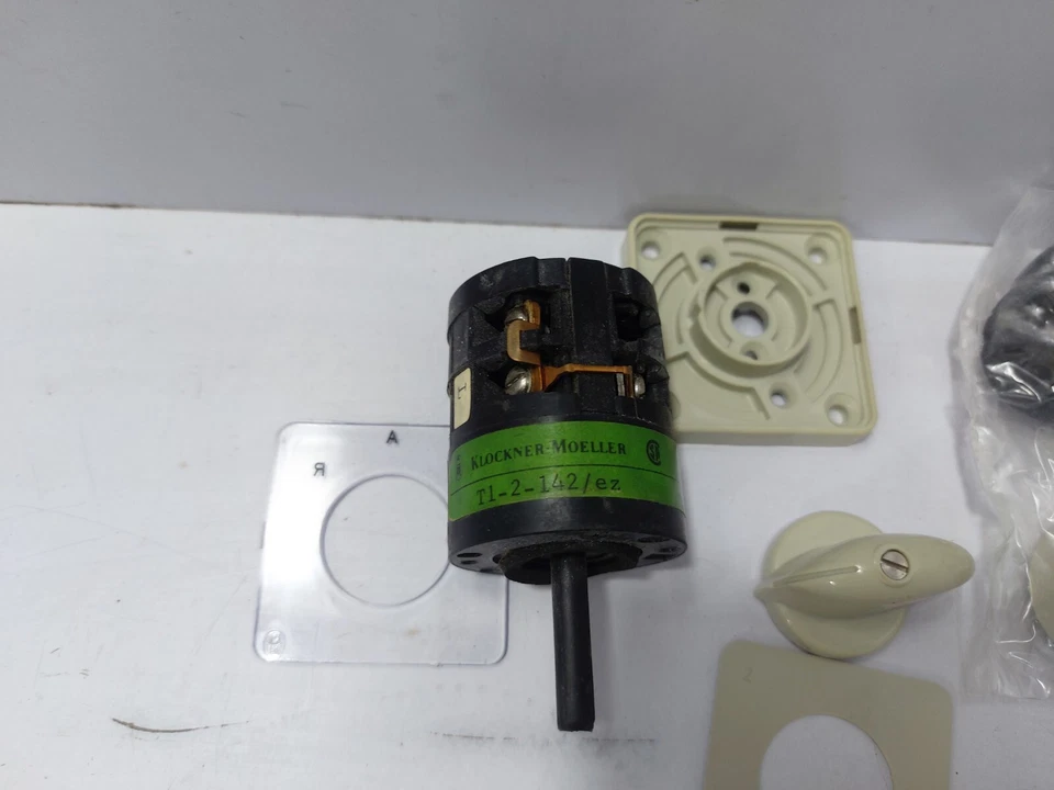Klockner Moeller T1-2-142/ez Selector Switch 10A 600V AC - Image 3 of 4