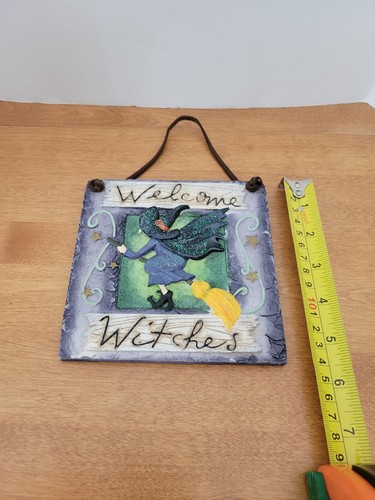 Welcome Witches cinturino in pelle ceramica da appendere a parete Halloween autunno Cottagecore - Foto 3 di 4