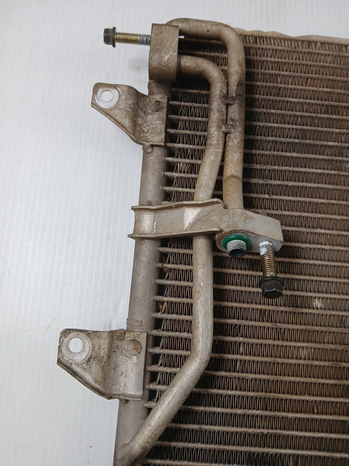 Condensador de aire acondicionado Ford AU Falcon de un motor Intech de 4 litros 1998-2002 Ute Foto 4 de 4