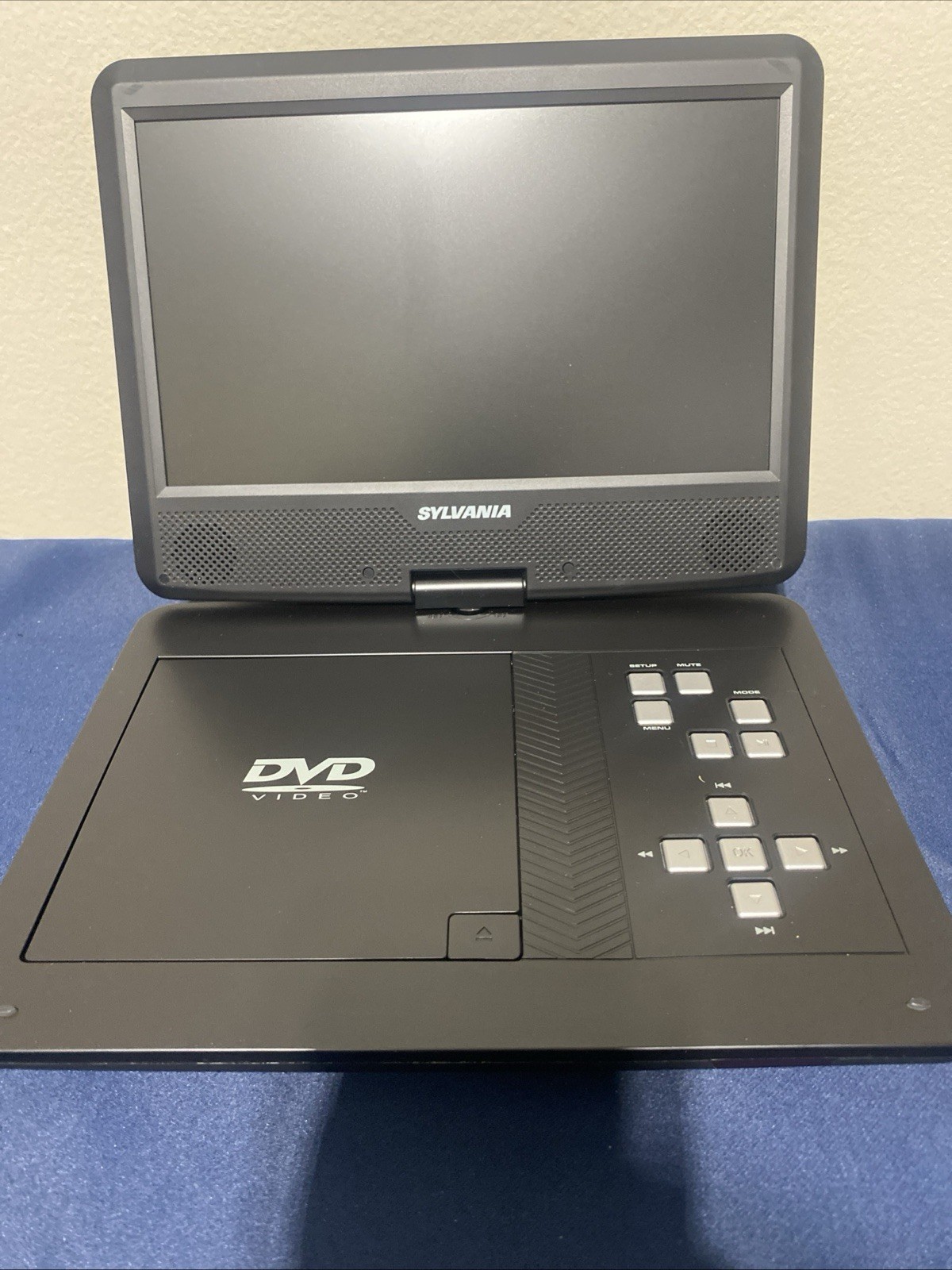 Sylvania SDVD1030 Portable DVD Player 