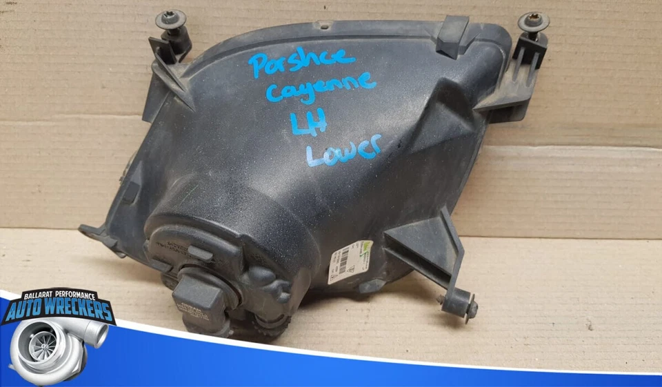 Porsche Cayenne 2006 LHF lower headlight foglight - image 3 of 4