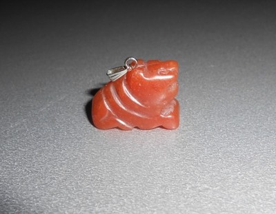 NEU. Geschnitzter Löwe Anhänger Sternzeichen, Jaspis (?)