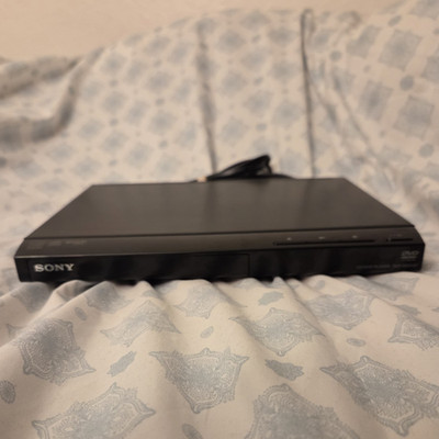 Sony DVP-SR210P DVD Player Black Dolby Digital, Plays CD & DVD