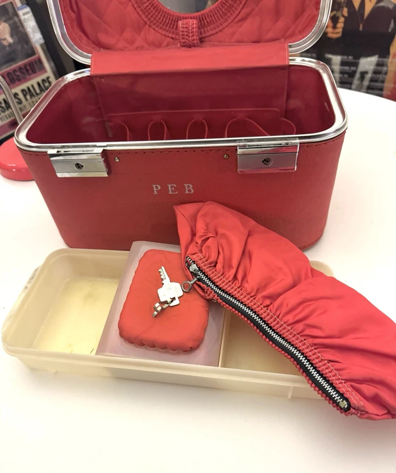 Vintage Skyway Luggage Red Vanity Travel Cosmetic Case W/ Key.  MCM Excellent - Image 3 of 4