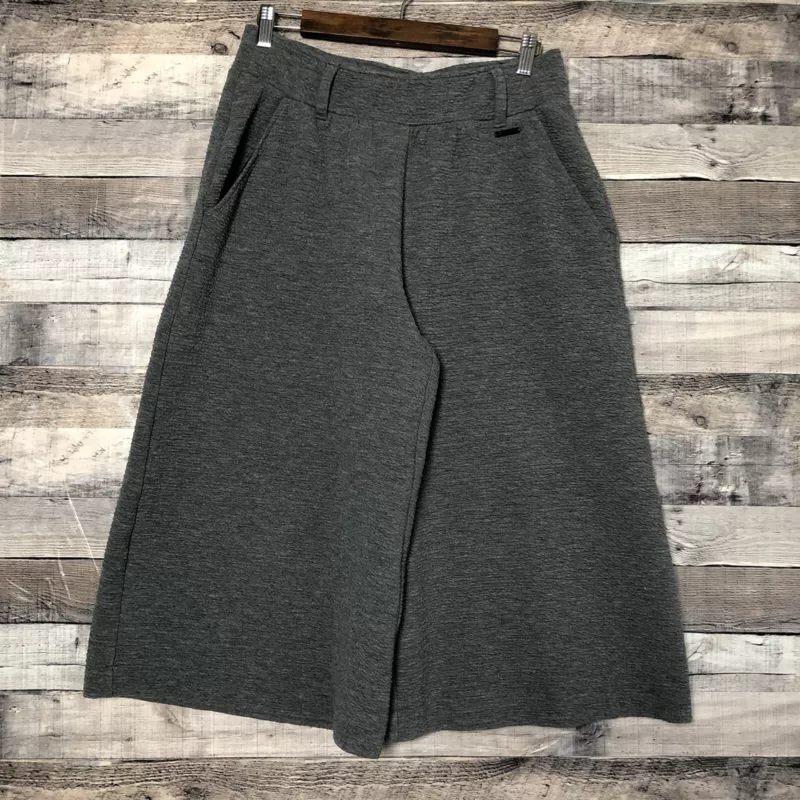 sweaty-betty wide leg capri's 