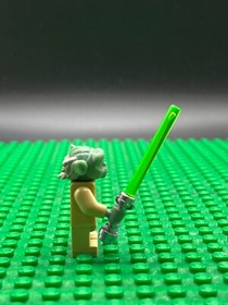 Lego Star Wars "YODA with Light Saber" Lot 653
