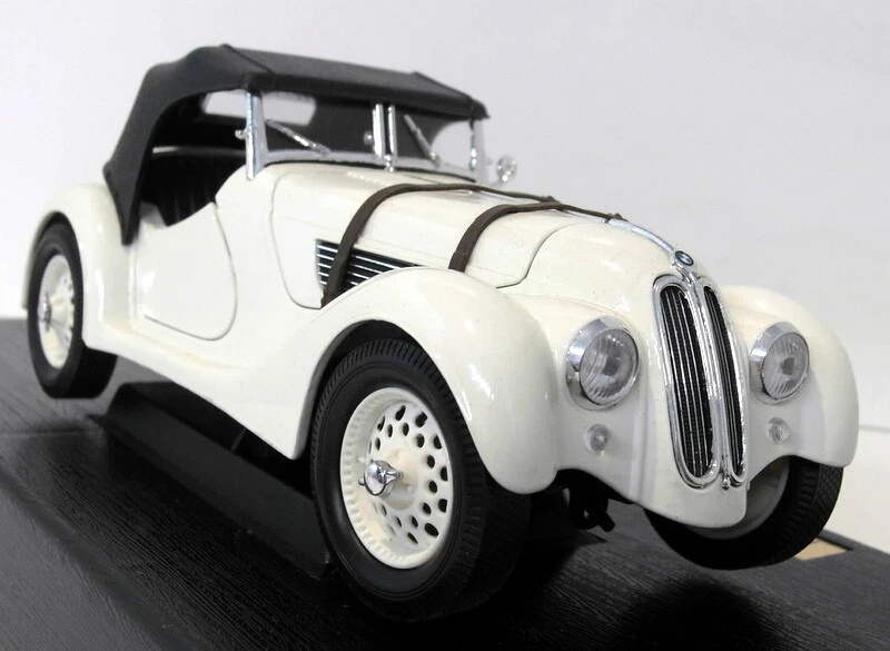 Road Signature 1/18 Scale Diecast - 92288 1940 BMW 328 Roadster White - Image 3 of 4