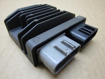 Triumph Street Triple RX 6752015 regulator rectifier (14863)