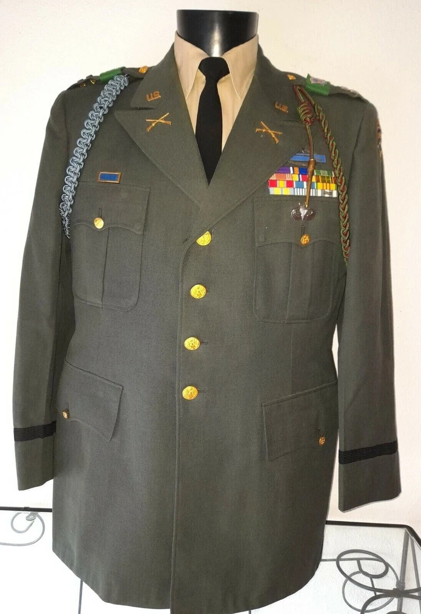 Tenue class sales