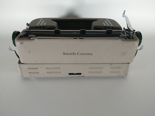 Súper máquina de escribir silenciosa Smith Corona años 50 vintage con estuche - ¡Probada! - Imagen 8 de 13
