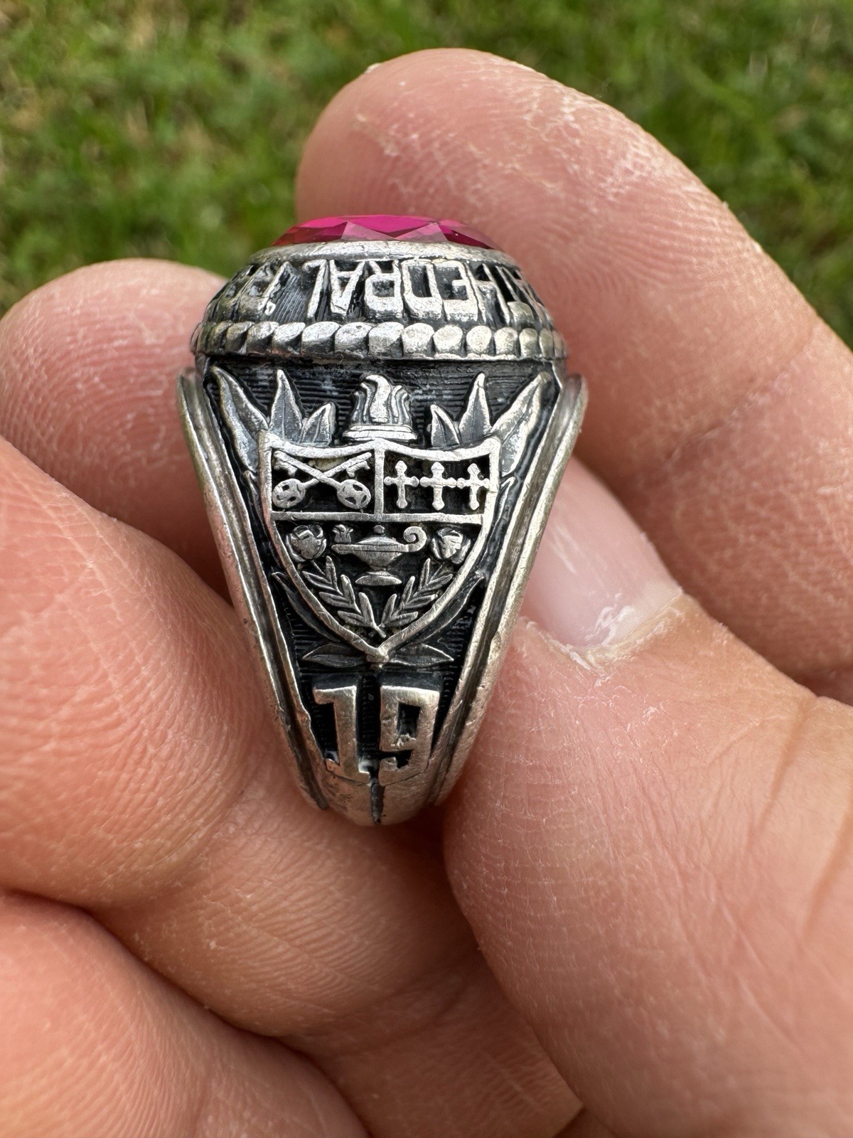 Class ring - image 3